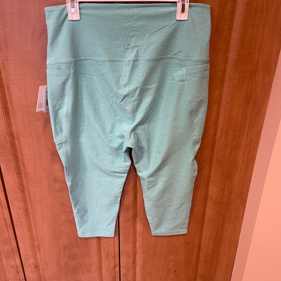 NWT Beyond Yoga Spacedye Out of Pocket High Waisted Capri Leggings - Picture 2 of 5